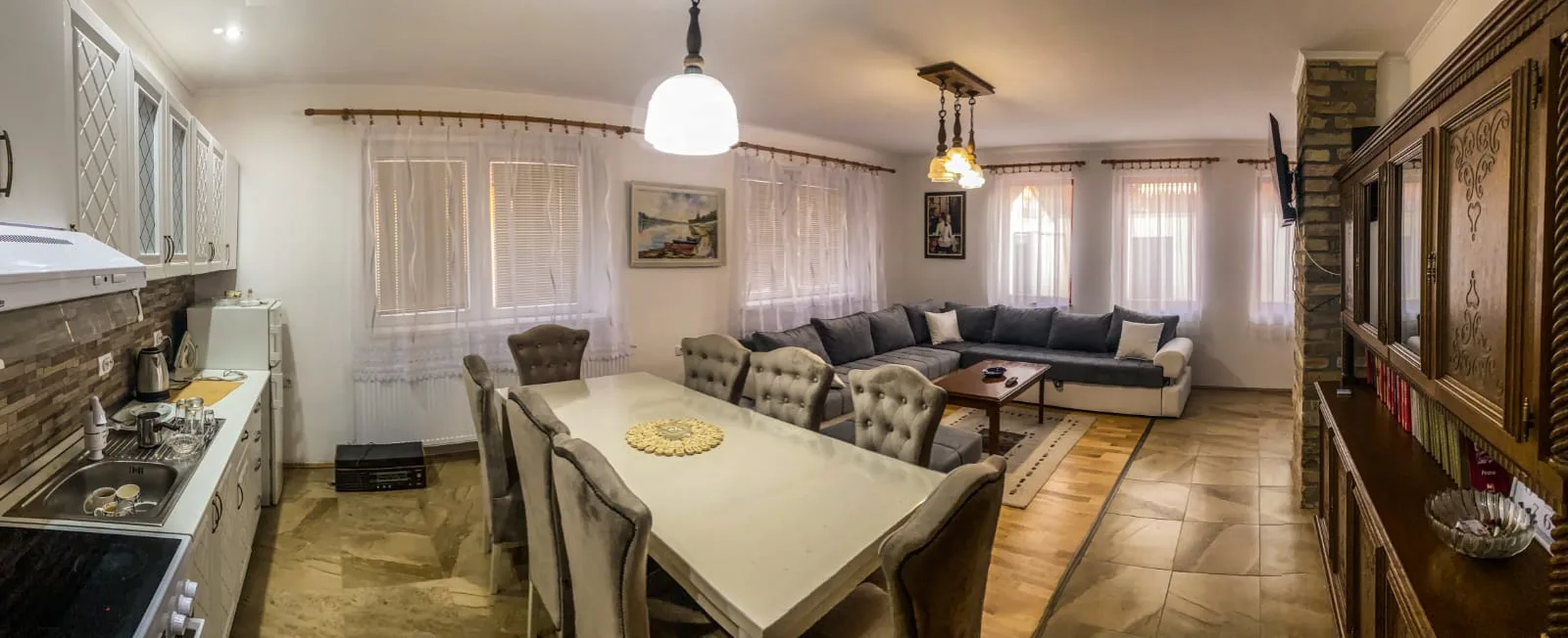 Dnevni boravak apartmana Zlatna vila, Kanjiža