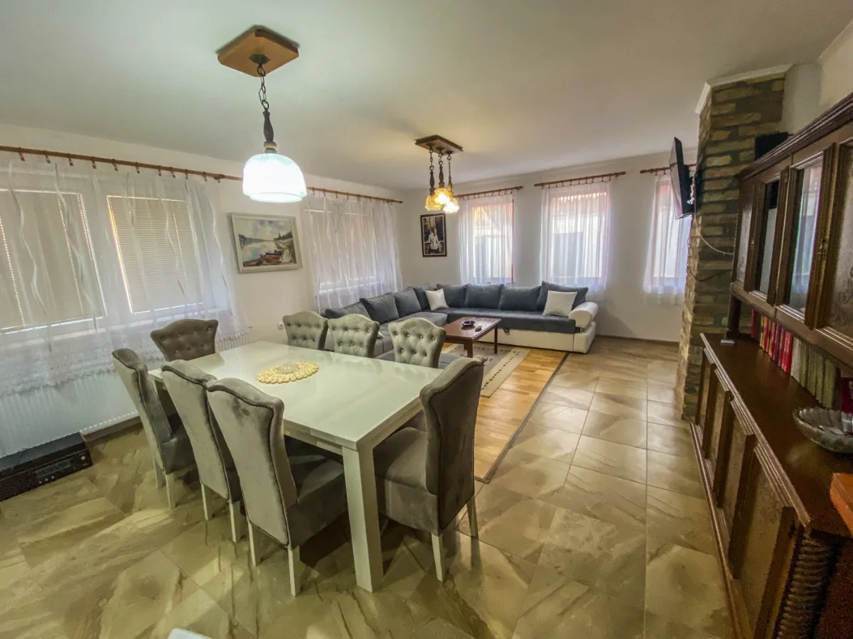 Trosobna kuća za odmor Zlatna vila, Kanjiža